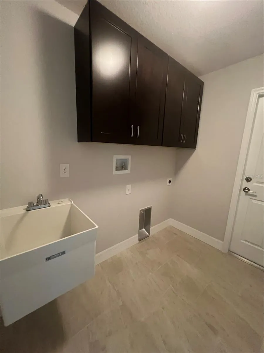 4895 LAS ALMANOS AVENUE North Port, FL 34288