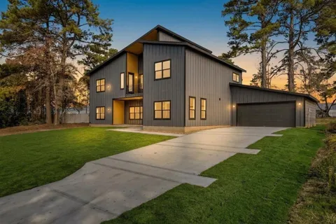 7292 Edgewater Drive