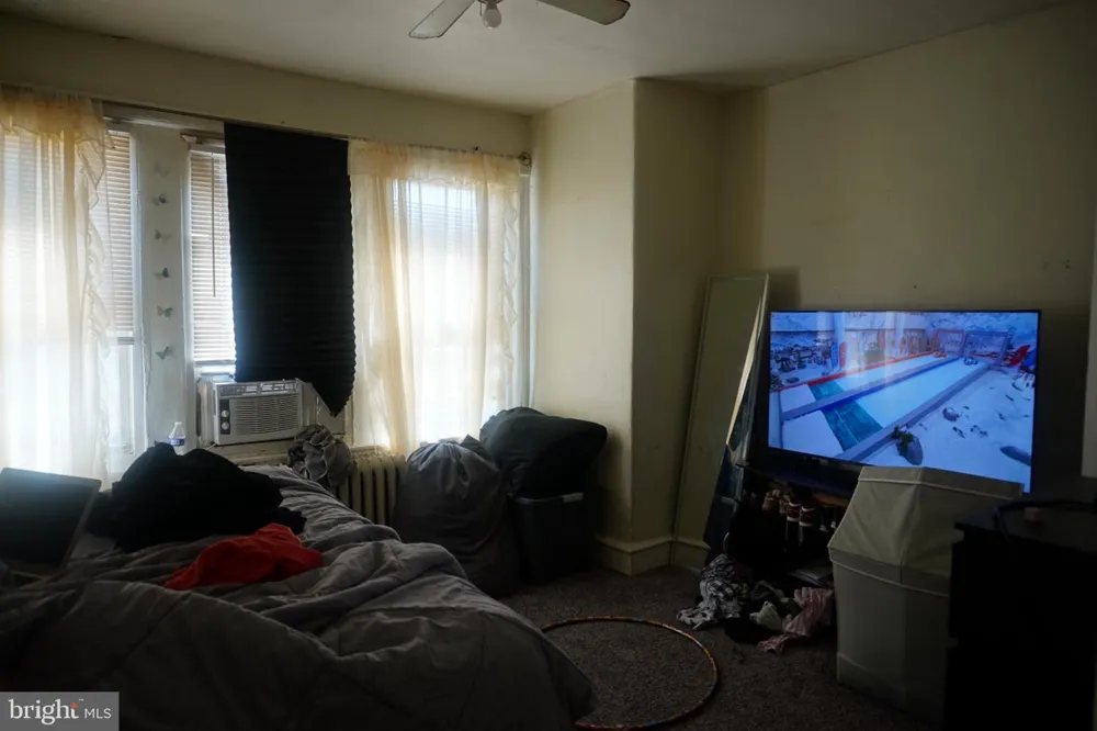 1967 W LAVEER STREET Philadelphia, PA 19141