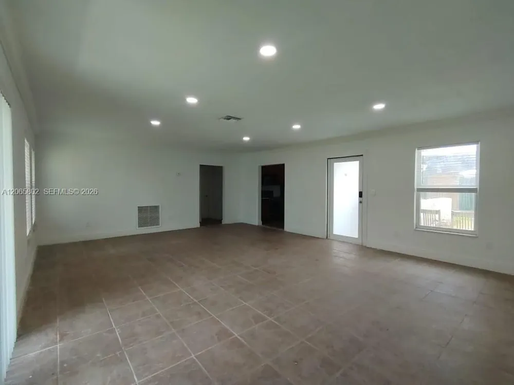 3141 73rd Ave Hollywood, FL 33024