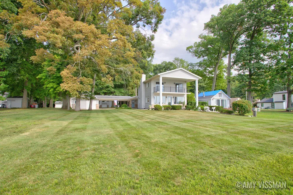 2083 Archwood Drive Wayland, MI 49348
