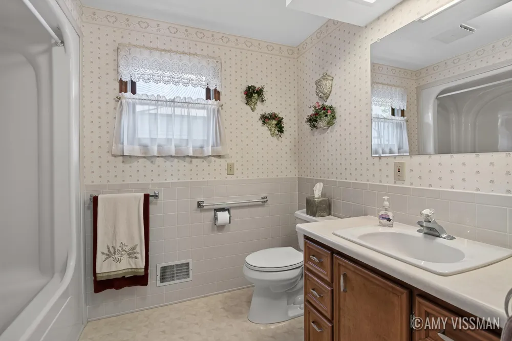 2083 Archwood Drive Wayland, MI 49348