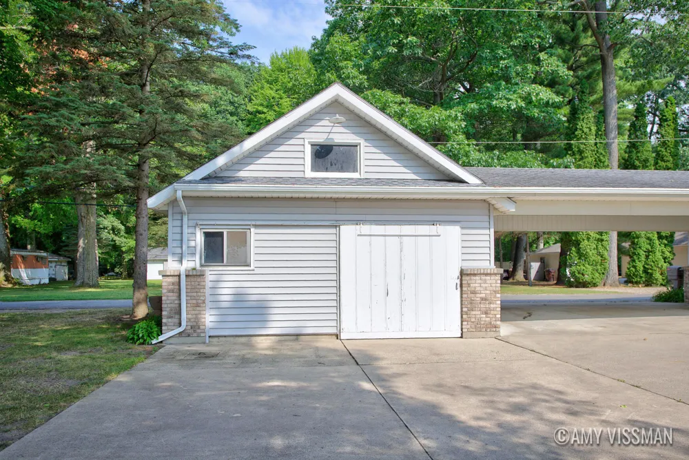 2083 Archwood Drive Wayland, MI 49348