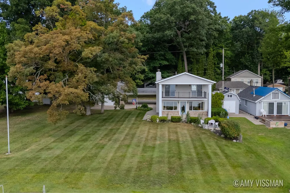 2083 Archwood Drive Wayland, MI 49348