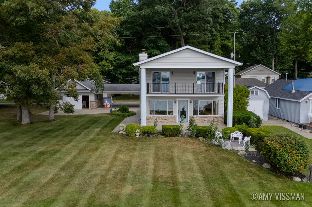 2083 Archwood Drive Wayland, MI 49348