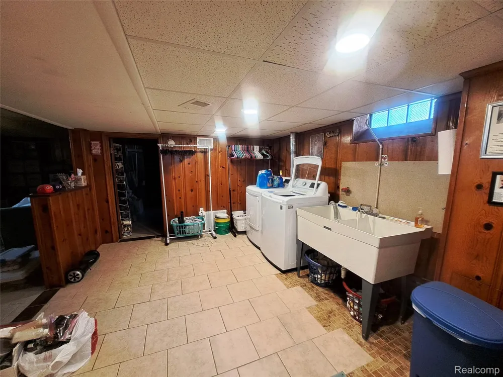 1416 Lincoln Avenue Lincoln Park City, MI 48146