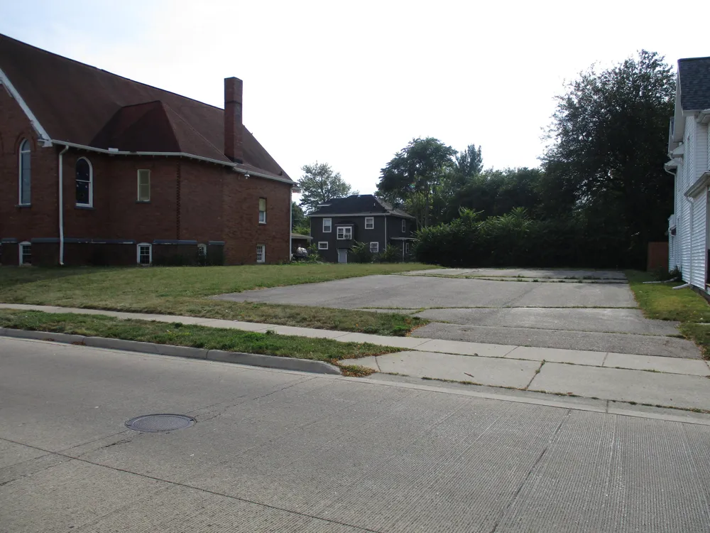 608 Greenwood Place Jackson, MI 49203