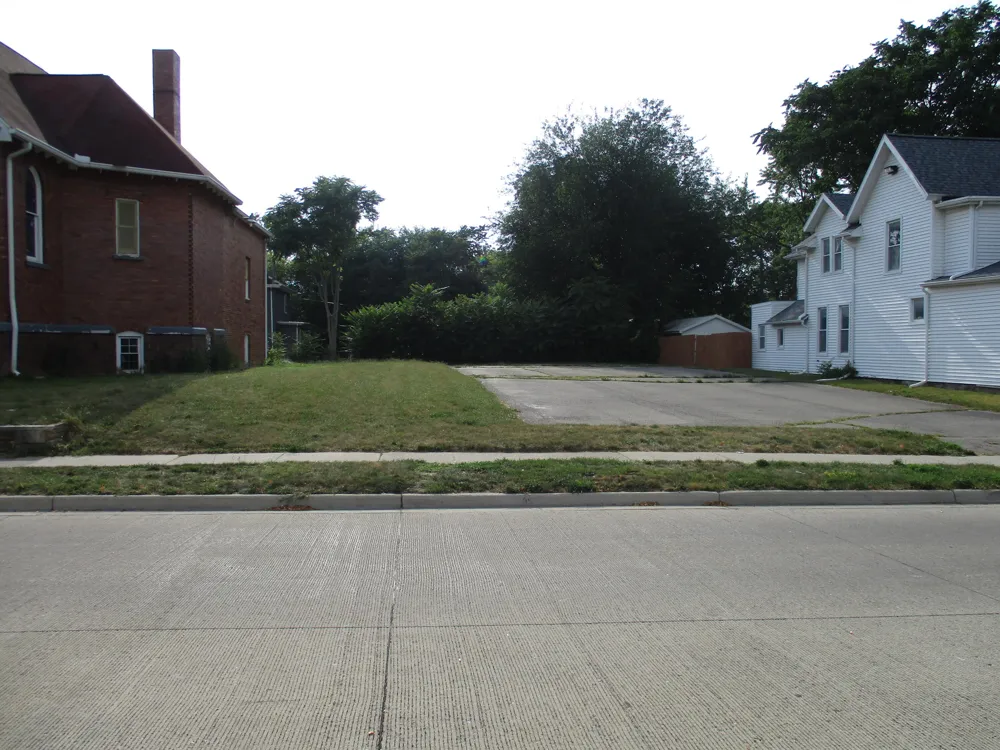 608 Greenwood Place Jackson, MI 49203