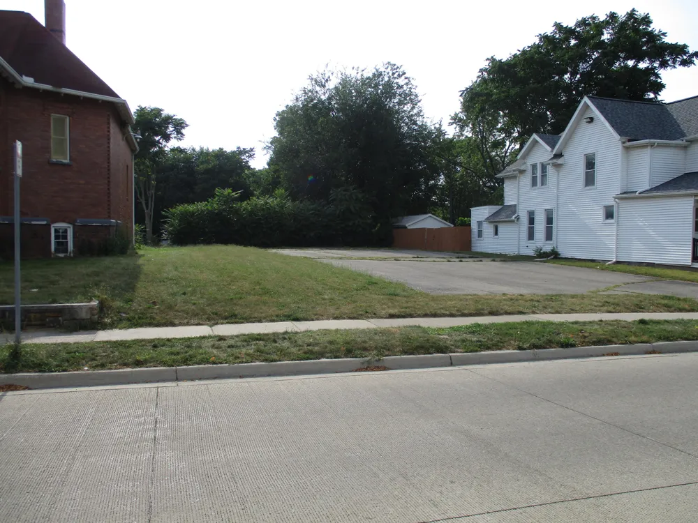 608 Greenwood Place Jackson, MI 49203