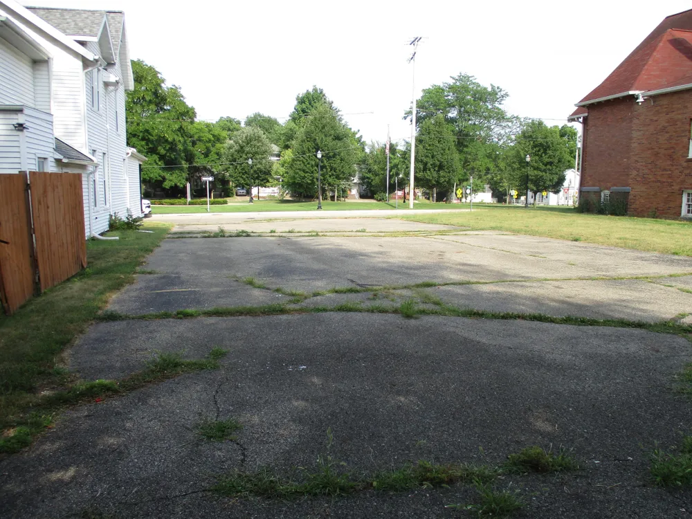 608 Greenwood Place Jackson, MI 49203