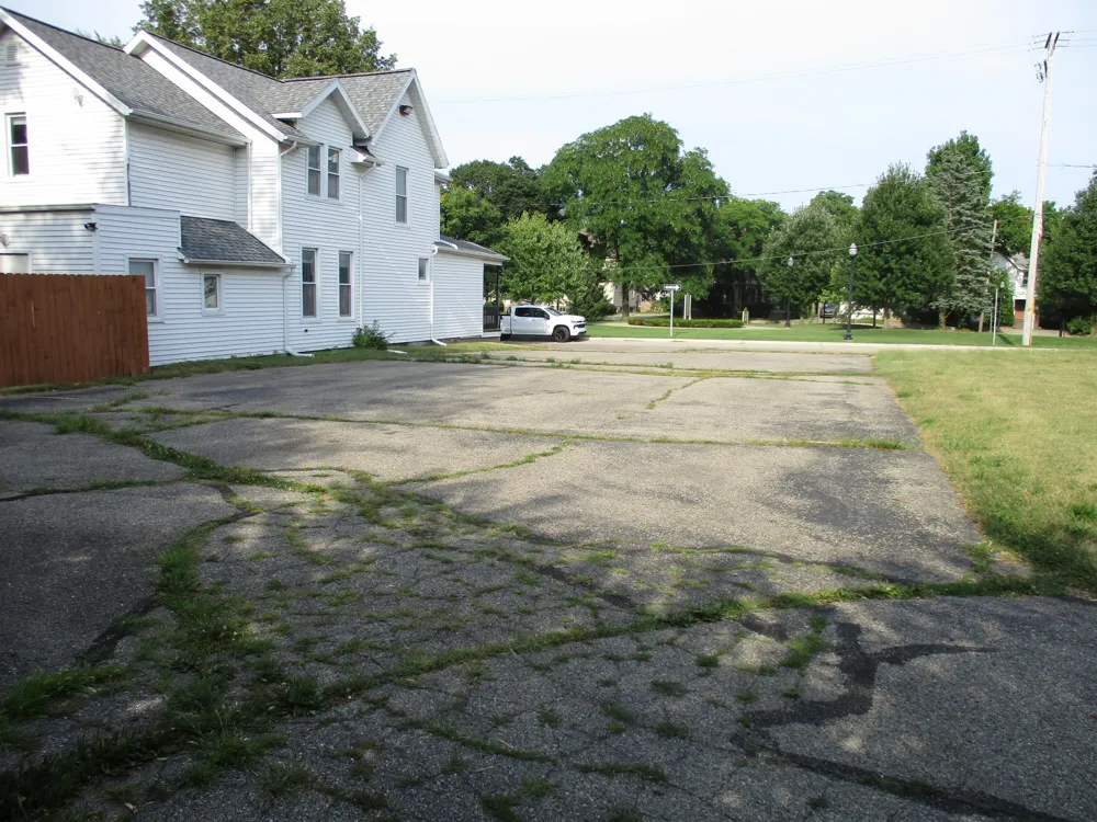 608 Greenwood Place Jackson, MI 49203