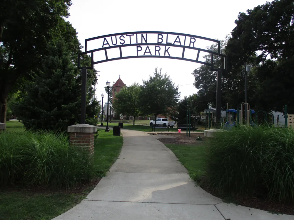 608 Greenwood Place Jackson, MI 49203