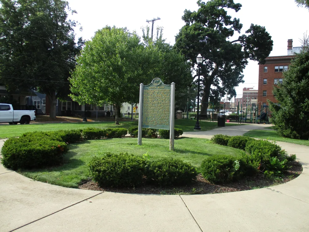 608 Greenwood Place Jackson, MI 49203