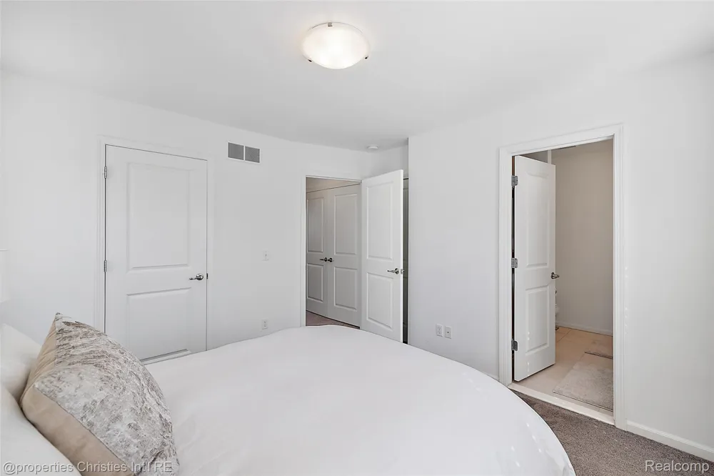 445 Wright Street Wixom City, MI 48393