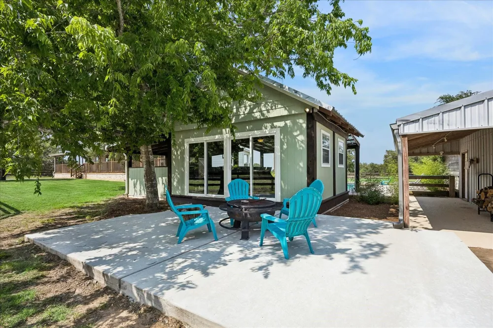 15946 Fm 1094 Cat Spring, TX 78933