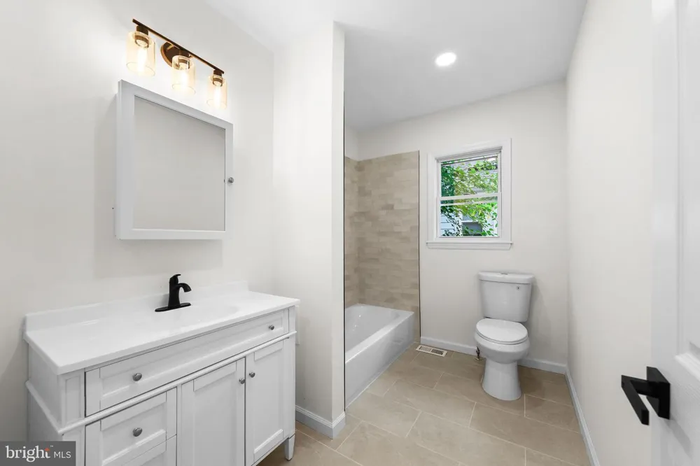 865 READ AVENUE Runnemede, NJ 08078