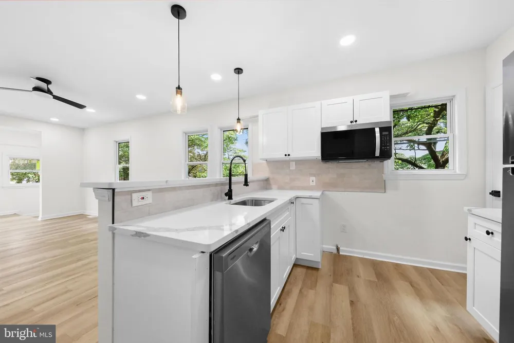 865 READ AVENUE Runnemede, NJ 08078