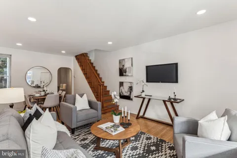 2952 TULIP STREET