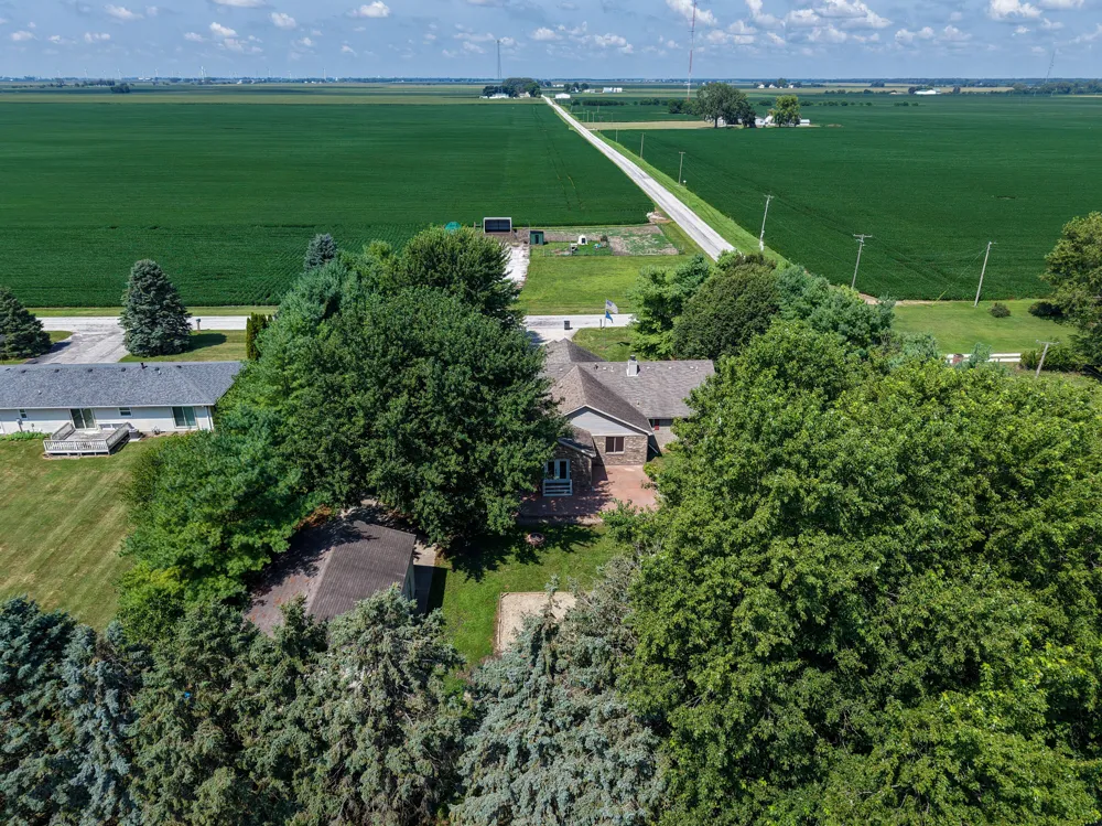 15025 S 376 W Kentland, IN 47951