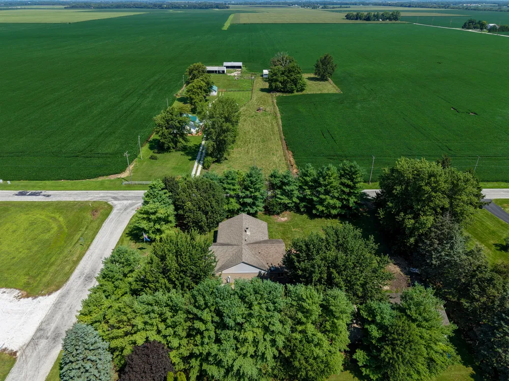 15025 S 376 W Kentland, IN 47951