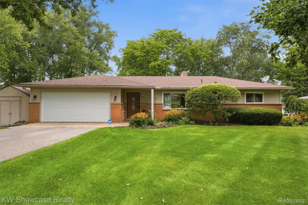 804 Bonita Drive White Lake Charter Township, MI 48383