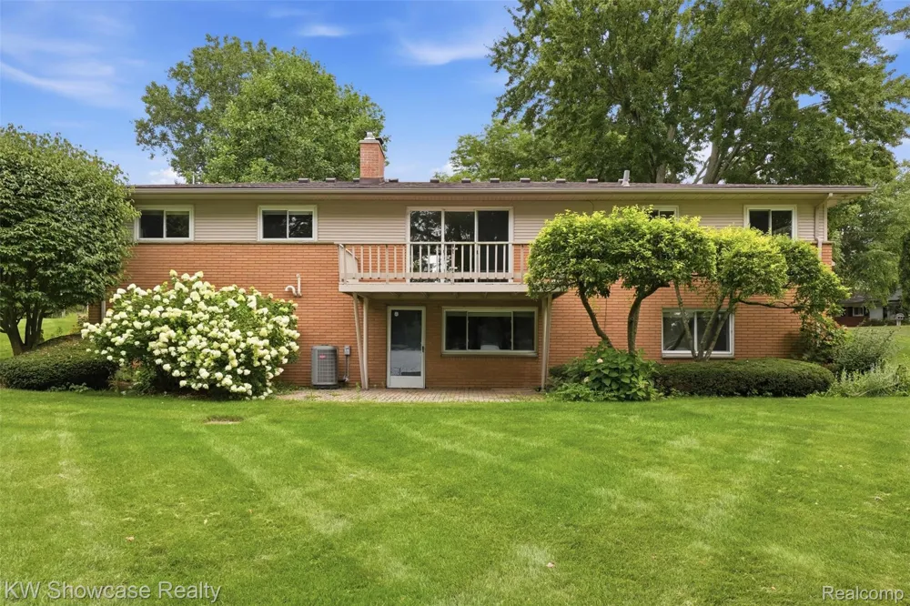 804 Bonita Drive White Lake Charter Township, MI 48383