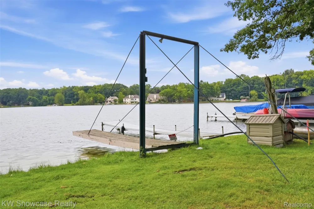 804 Bonita Drive White Lake Charter Township, MI 48383