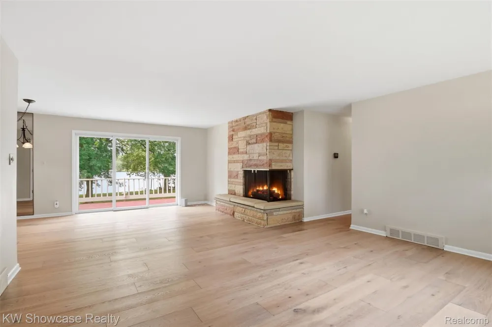 804 Bonita Drive White Lake Charter Township, MI 48383
