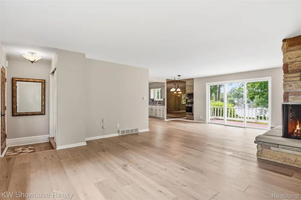 804 Bonita Drive White Lake Charter Township, MI 48383