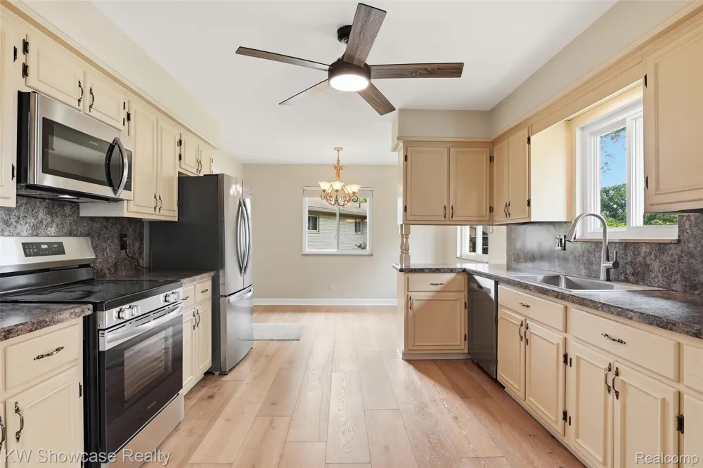 804 Bonita Drive White Lake Charter Township, MI 48383