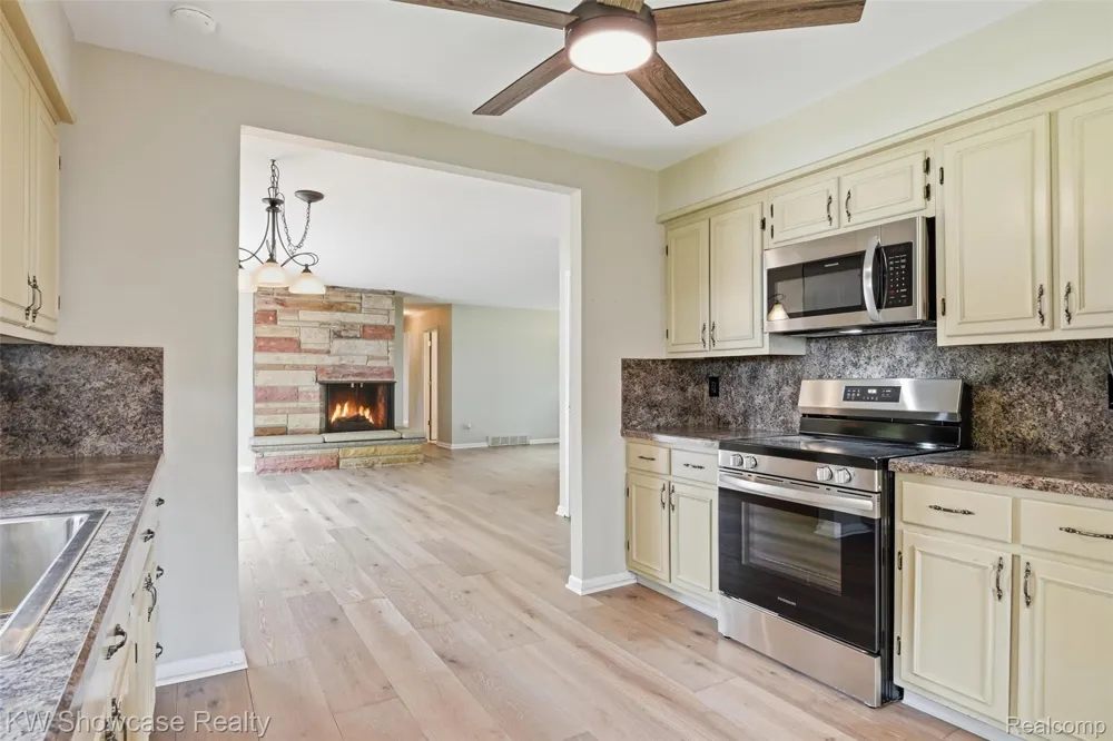 804 Bonita Drive White Lake Charter Township, MI 48383