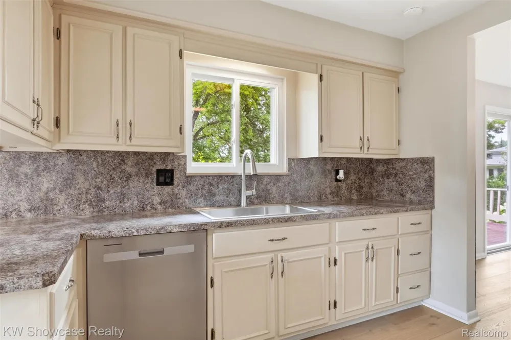 804 Bonita Drive White Lake Charter Township, MI 48383