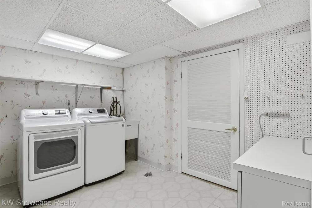 804 Bonita Drive White Lake Charter Township, MI 48383