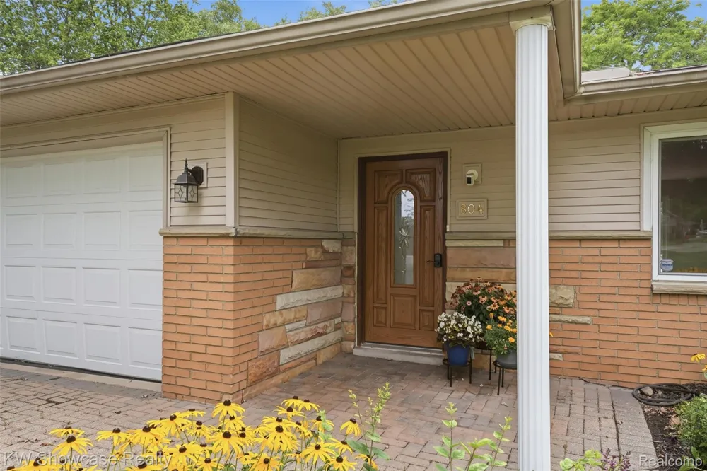 804 Bonita Drive White Lake Charter Township, MI 48383