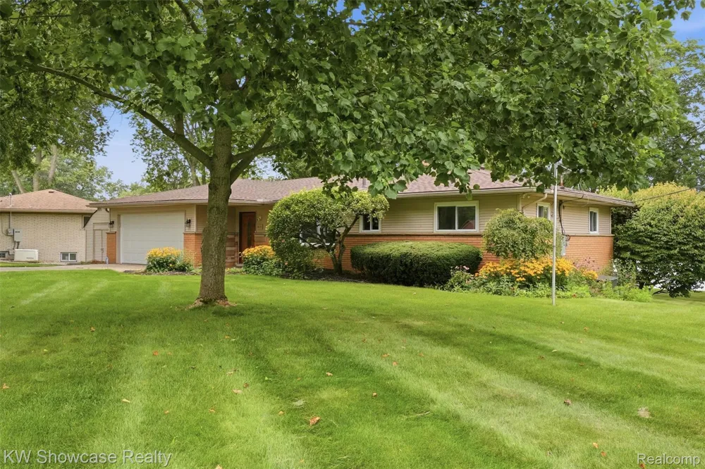 804 Bonita Drive White Lake Charter Township, MI 48383