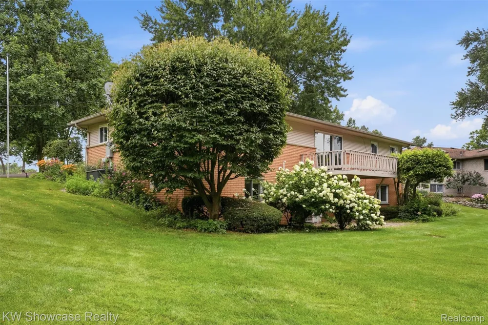 804 Bonita Drive White Lake Charter Township, MI 48383