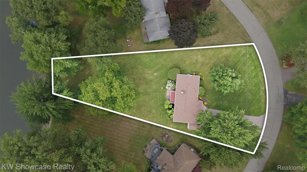 804 Bonita Drive White Lake Charter Township, MI 48383