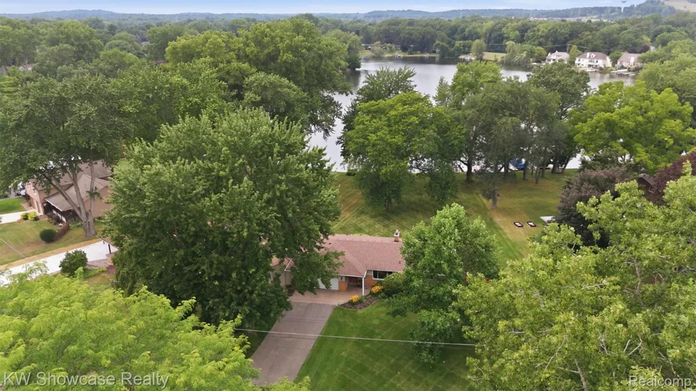 804 Bonita Drive White Lake Charter Township, MI 48383