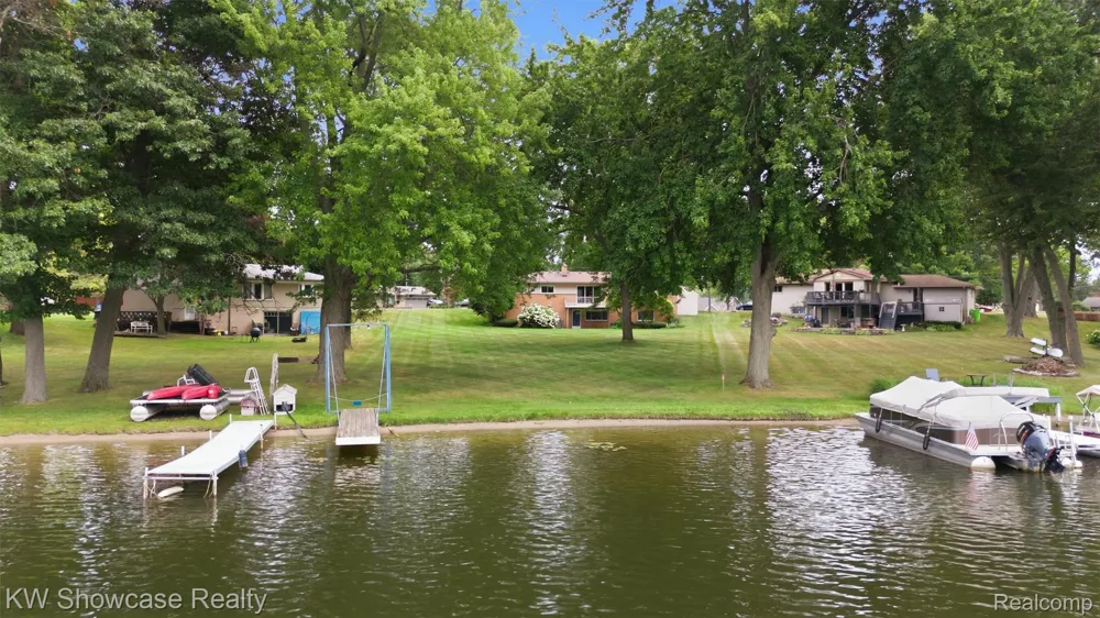 804 Bonita Drive White Lake Charter Township, MI 48383