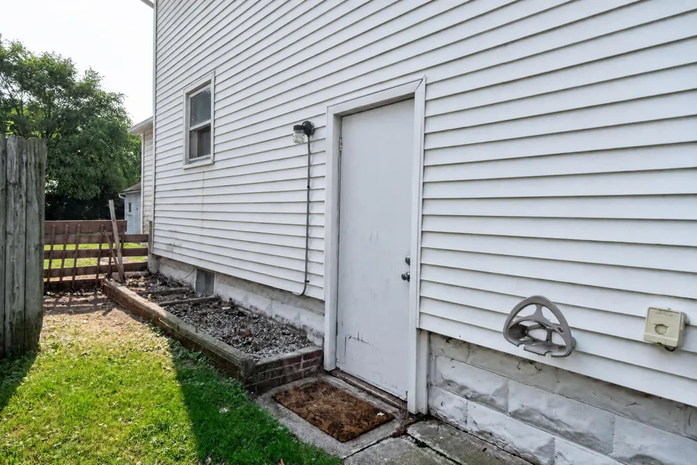 905 Elm Avenue Jackson, MI 49202