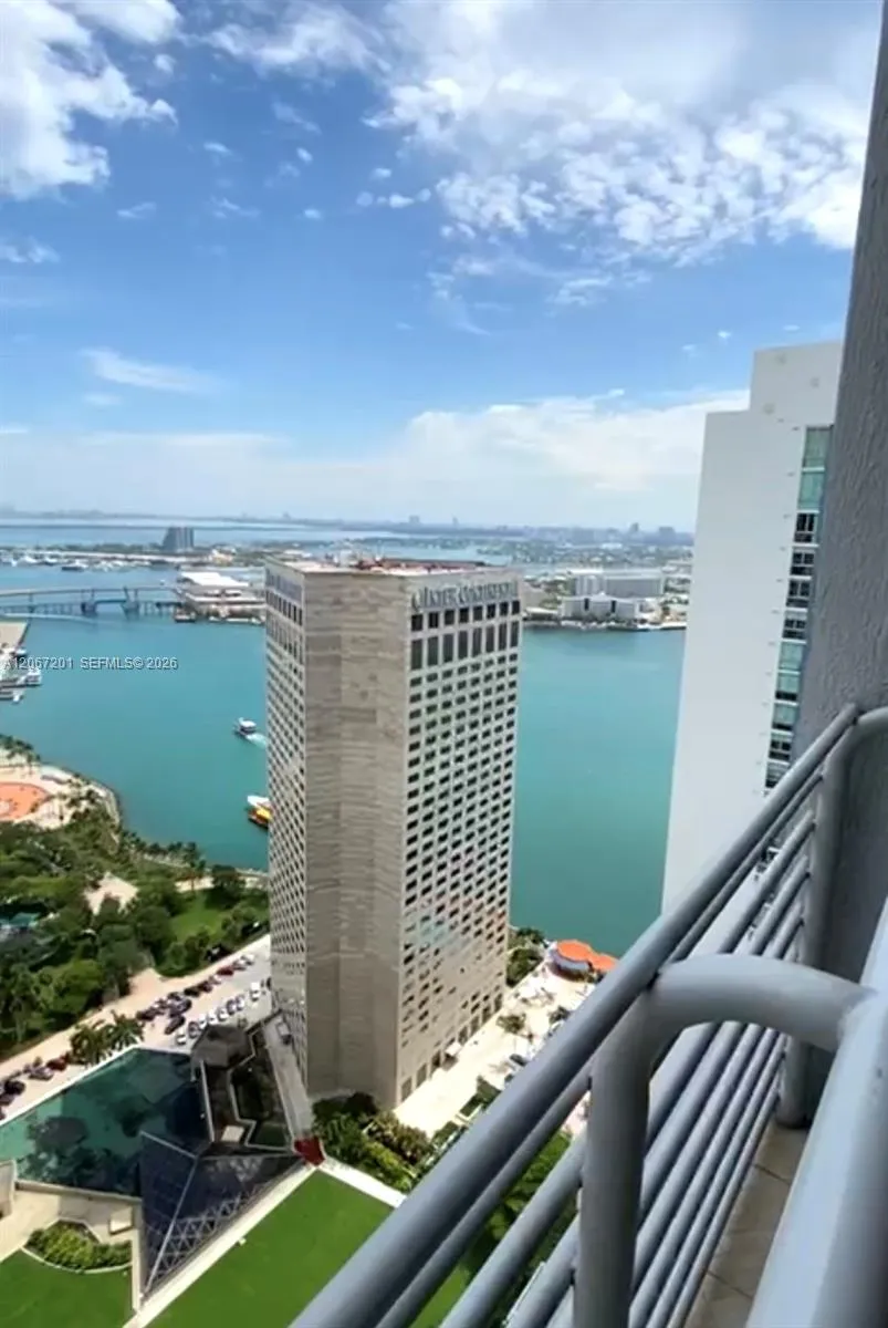 325 S Biscayne Blvd #4214 Miami, FL 33131