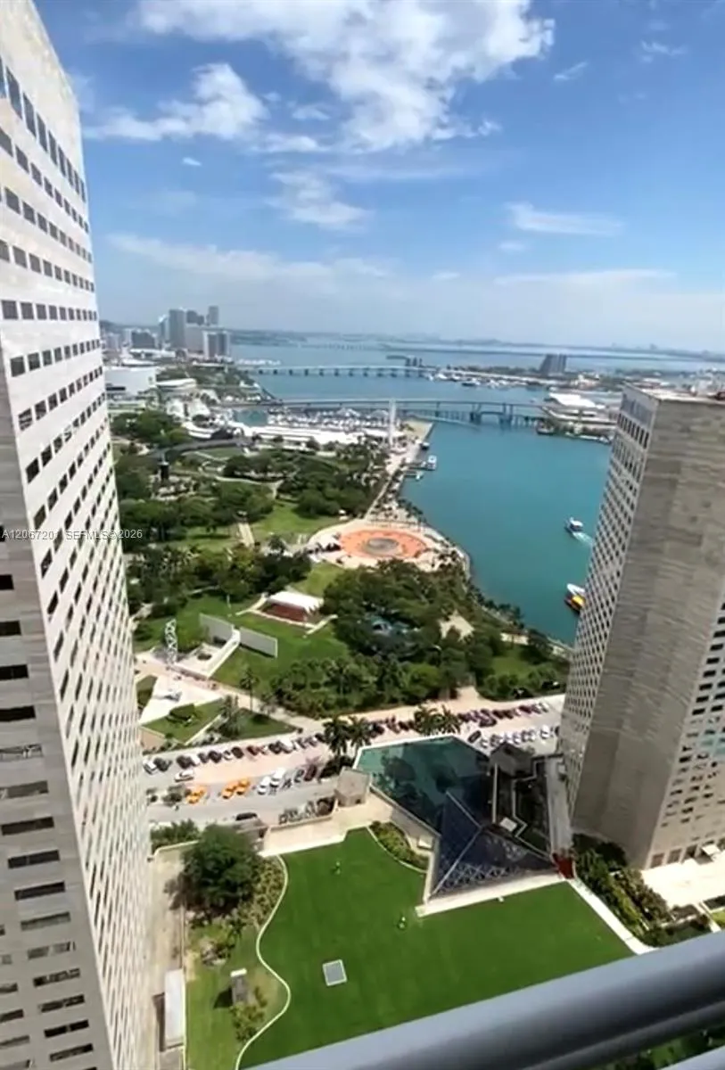 325 S Biscayne Blvd #4214 Miami, FL 33131