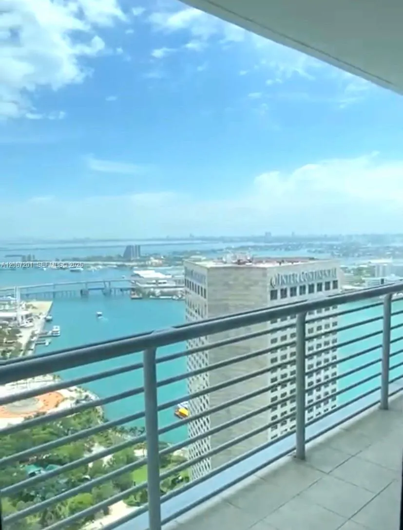 325 S Biscayne Blvd #4214 Miami, FL 33131