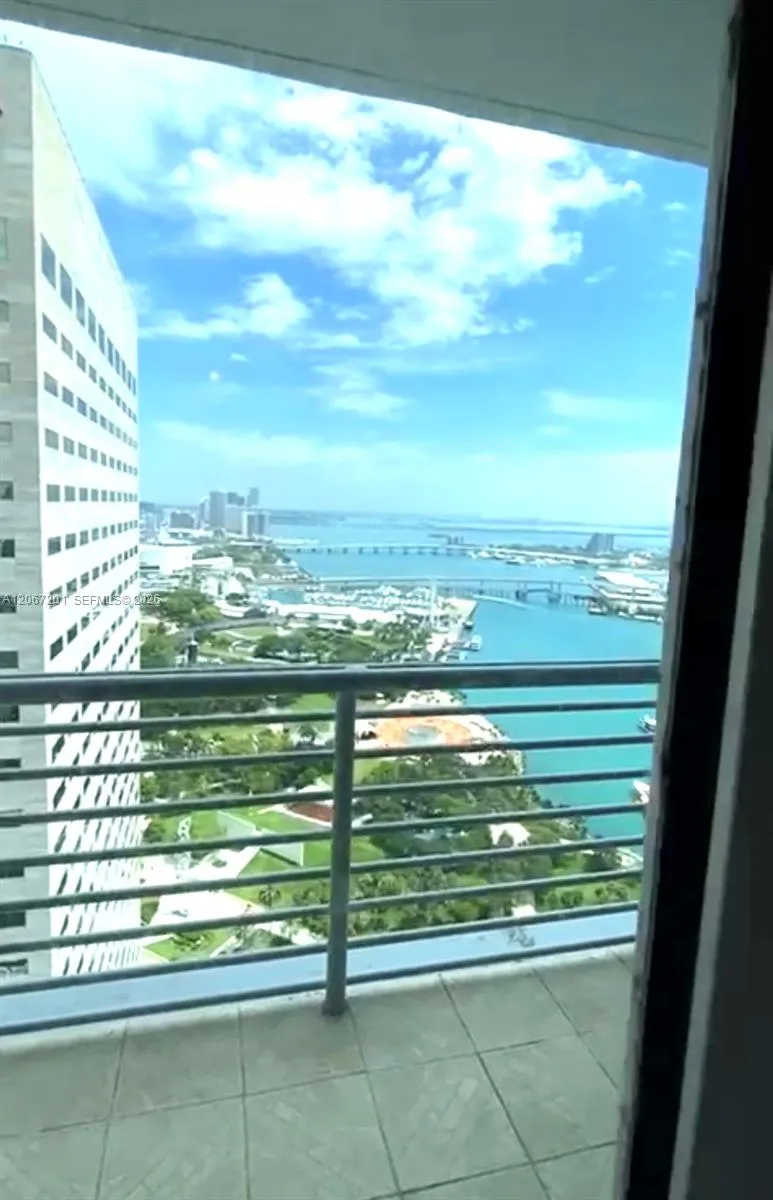325 S Biscayne Blvd #4214 Miami, FL 33131