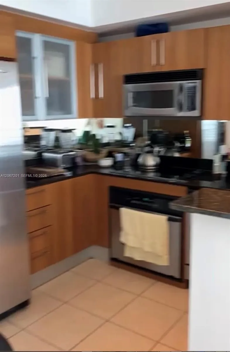 325 S Biscayne Blvd #4214 Miami, FL 33131