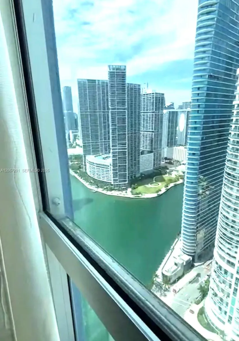 325 S Biscayne Blvd #4214 Miami, FL 33131