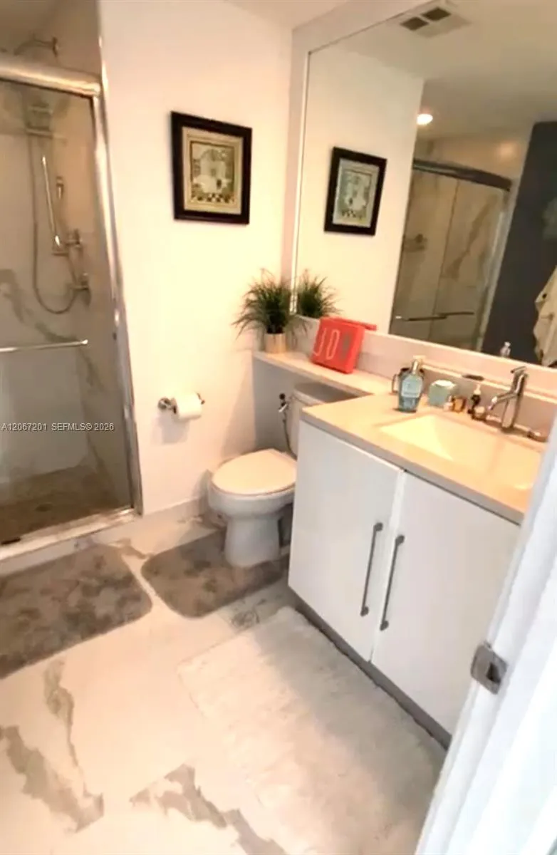 325 S Biscayne Blvd #4214 Miami, FL 33131