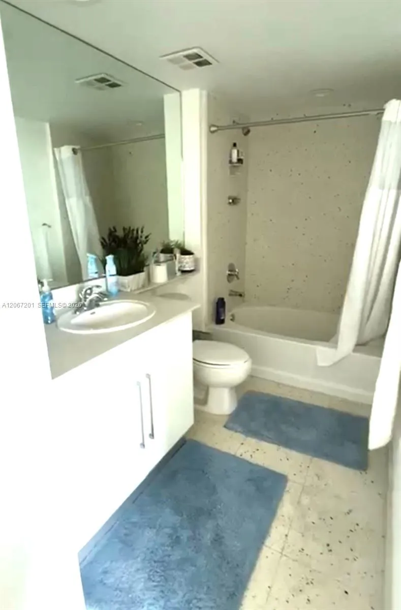 325 S Biscayne Blvd #4214 Miami, FL 33131