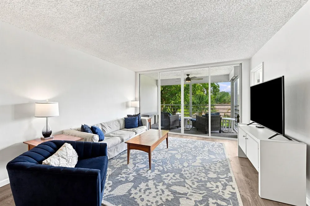 9440 POINCIANA PLACE #314 Davie, FL 33324
