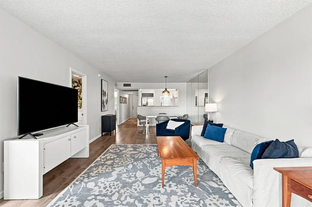 9440 POINCIANA PLACE #314 Davie, FL 33324